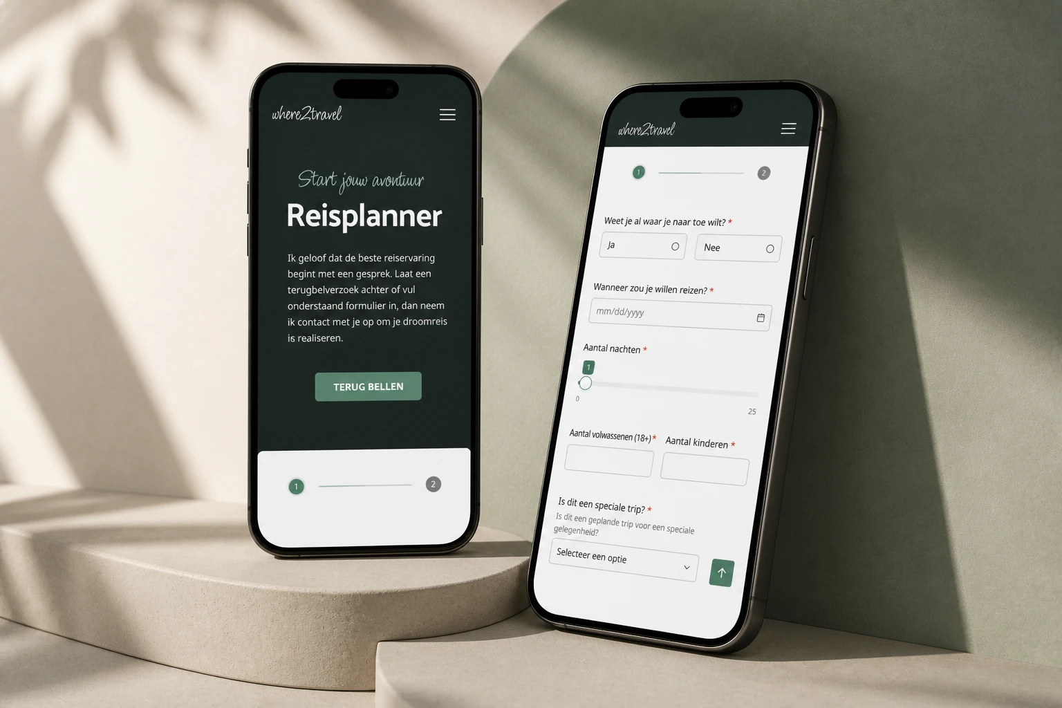 Where2Travel reisplanner op twee smartphones